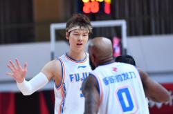 开云体育在线-关于球场虎豹行行动：球员身手敏捷的信息