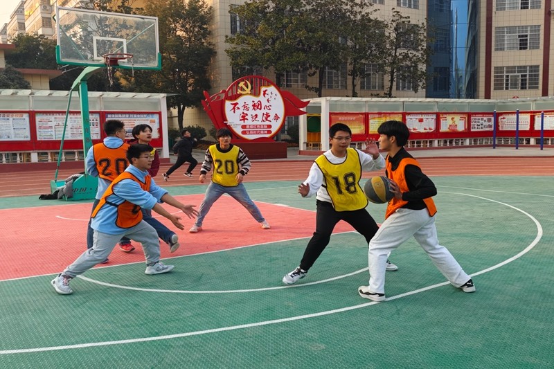 球队士气高昂,迎战对手展现出色队员默契的简单介绍 球队士气高昂,迎战对手展现出色队员默契的简单介绍