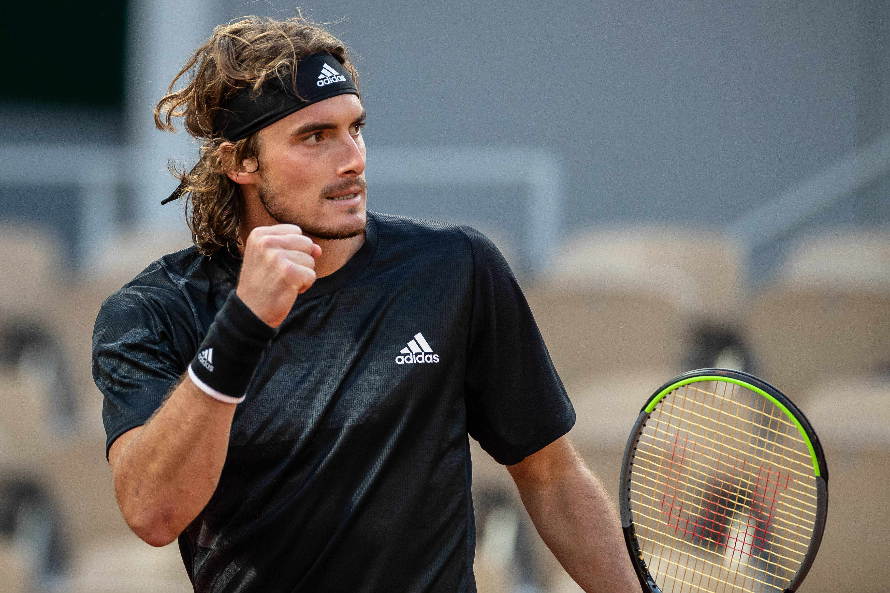 包含英国网球队轻取美国网球队，西西帕斯惊艳世界的词条