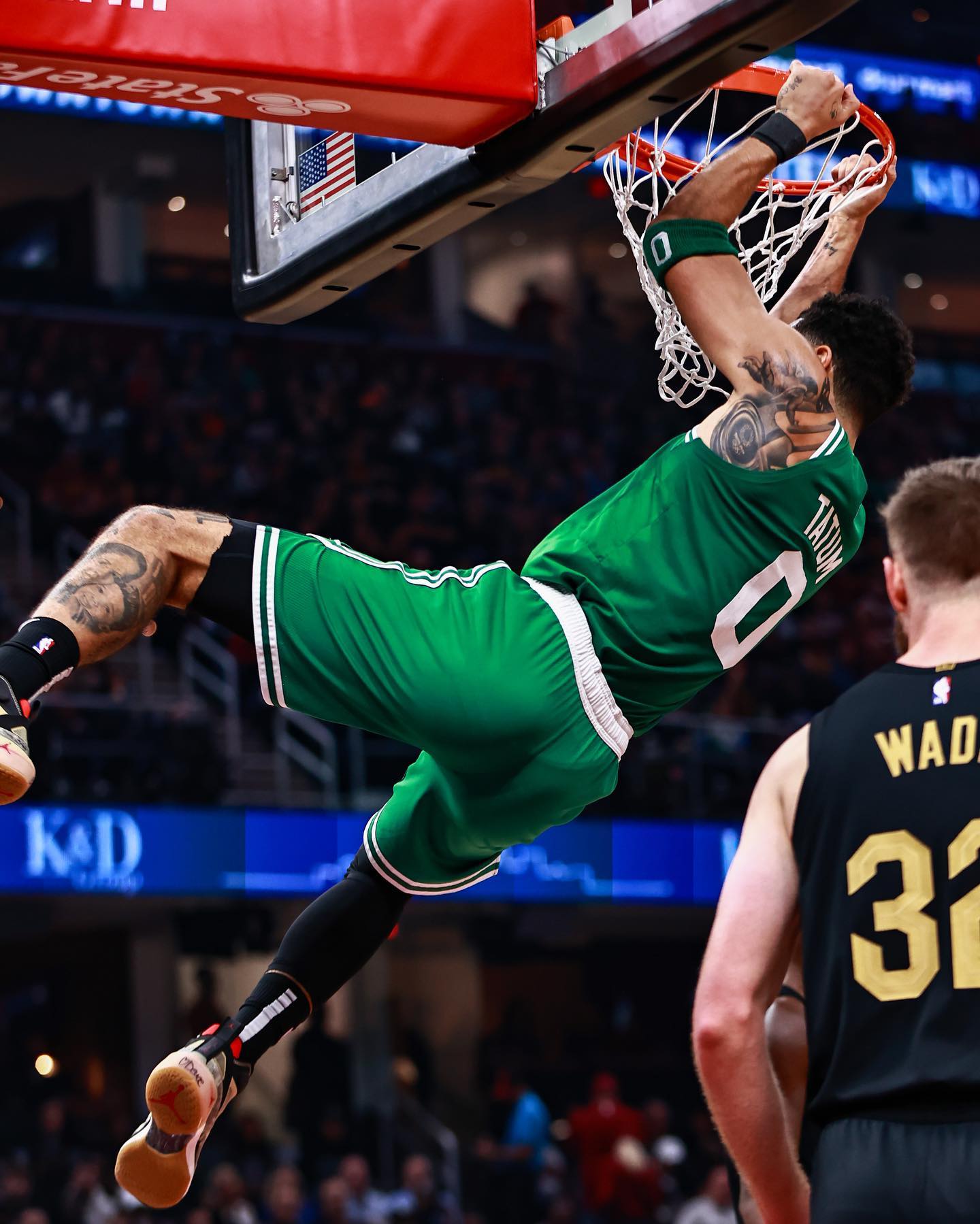 凯尔特人绝杀掘金，萨姆·米切尔完成帽子戏法的简单介绍