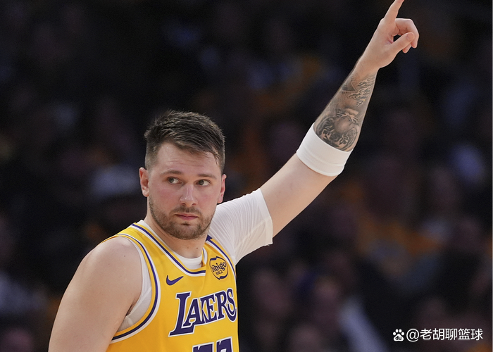 尼克斯横扫山西队，戈贝尔惊艳四座