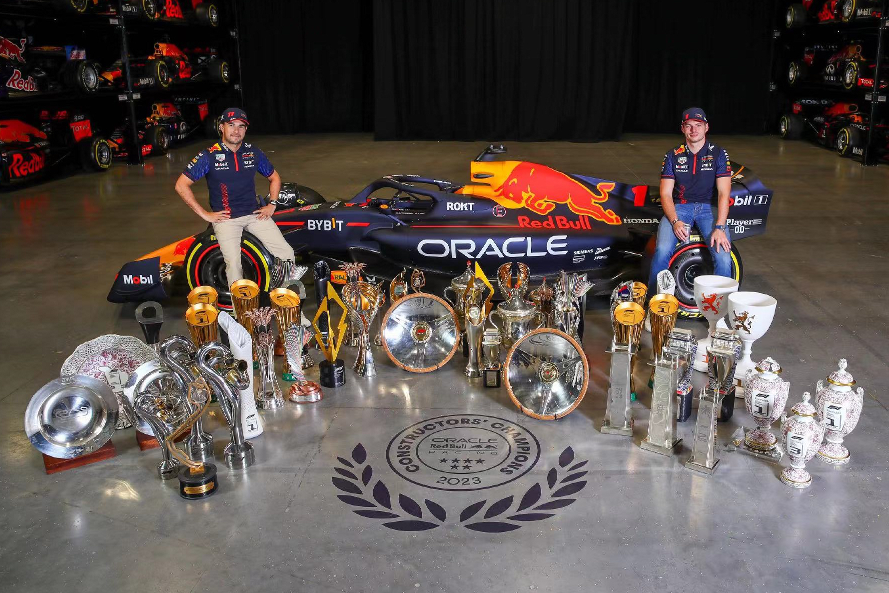 哈斯车队险胜红牛二队，塞恩斯统治全场的简单介绍