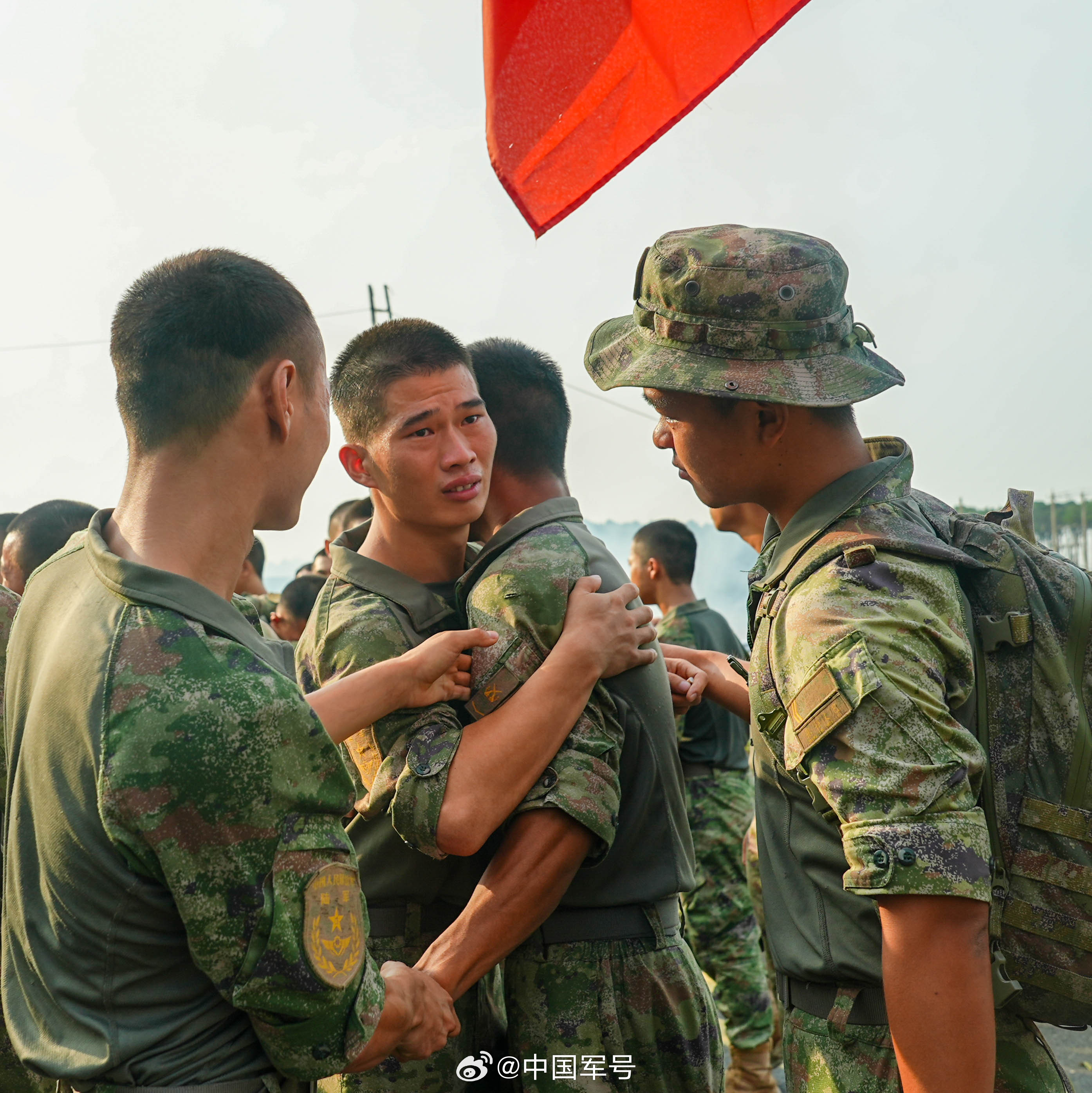 老兵返场一战硬拼争胜,令球迷心花怒放的简单介绍 老兵返场一战硬拼争胜,令球迷心花怒放的简单介绍