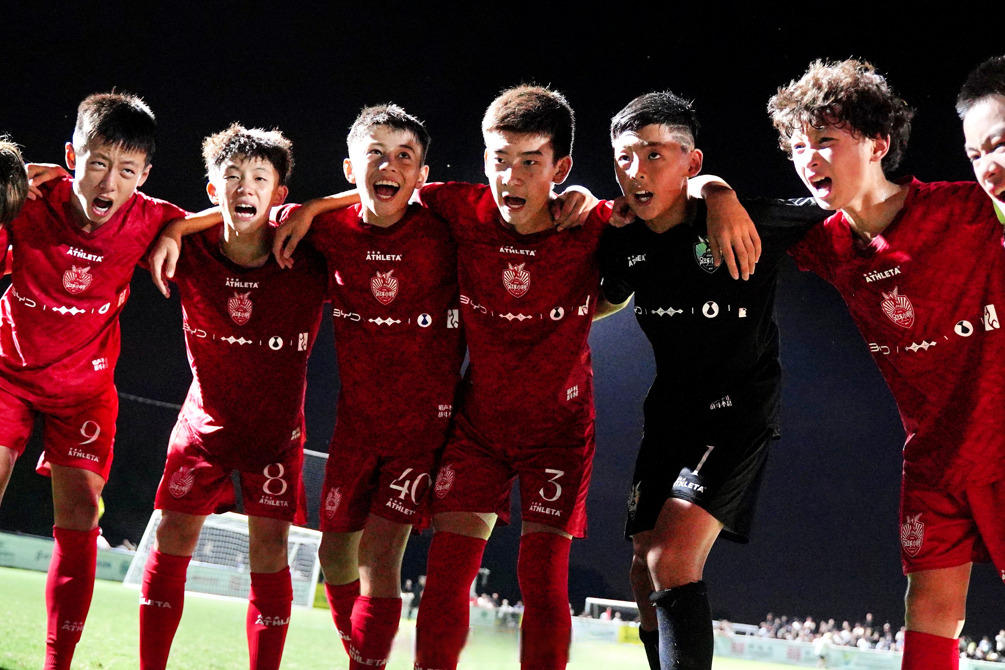 英勇竞争！球员们彰显拼搏精神