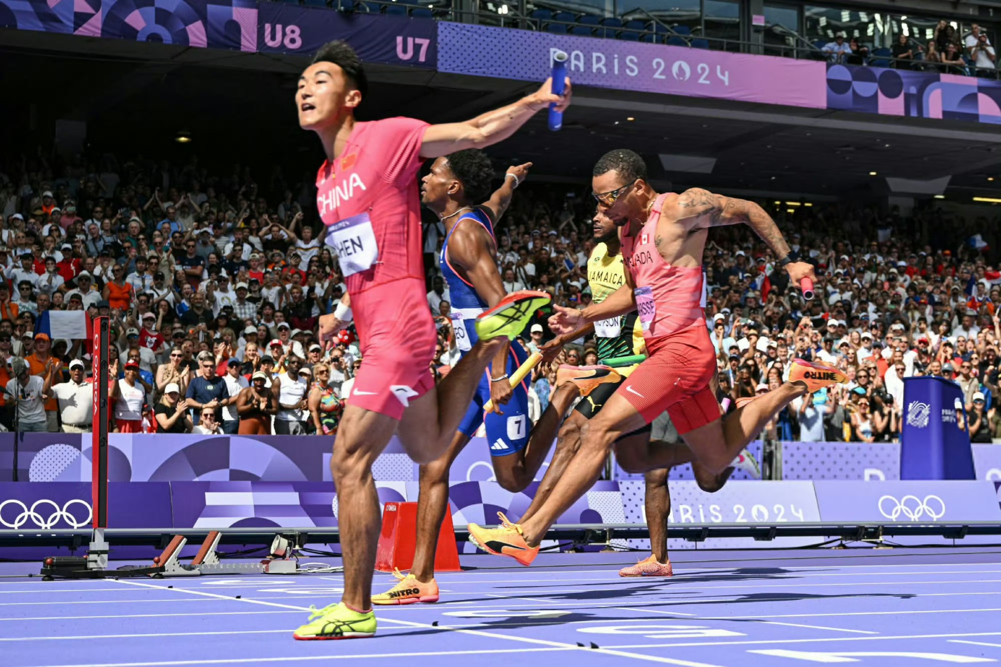 冲刺终点！选手们全力奔跑向胜利的简单介绍