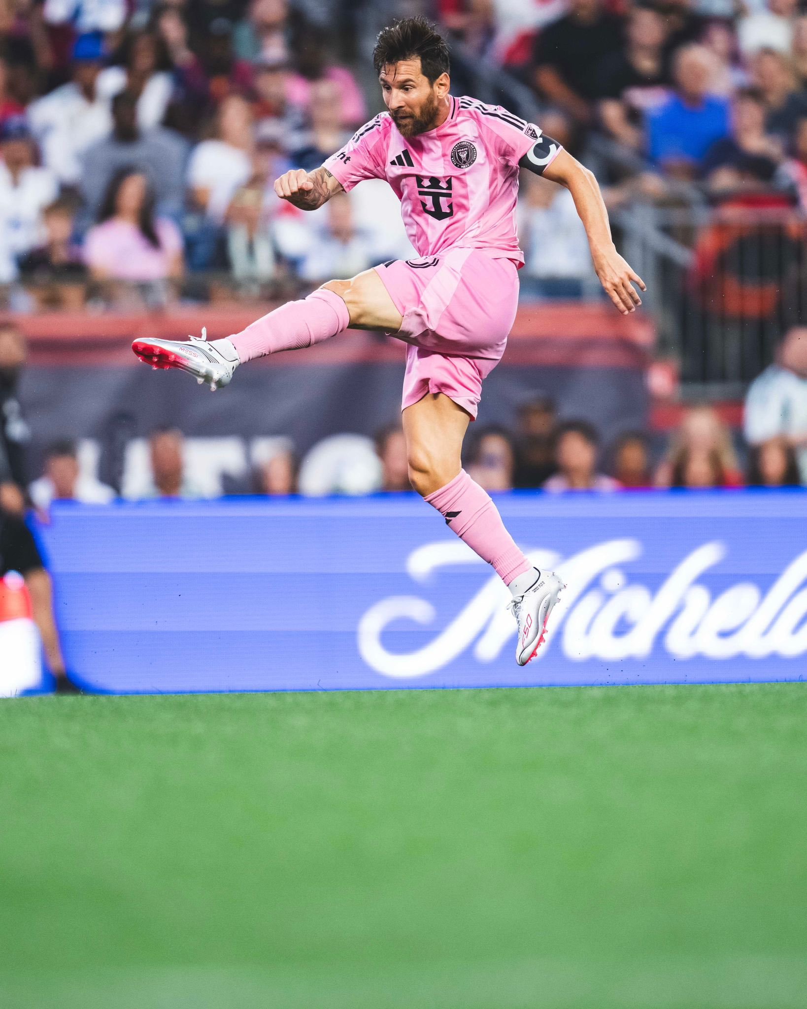 踢出风格,球员成为场上焦点 踢出风格,球员成为场上焦点