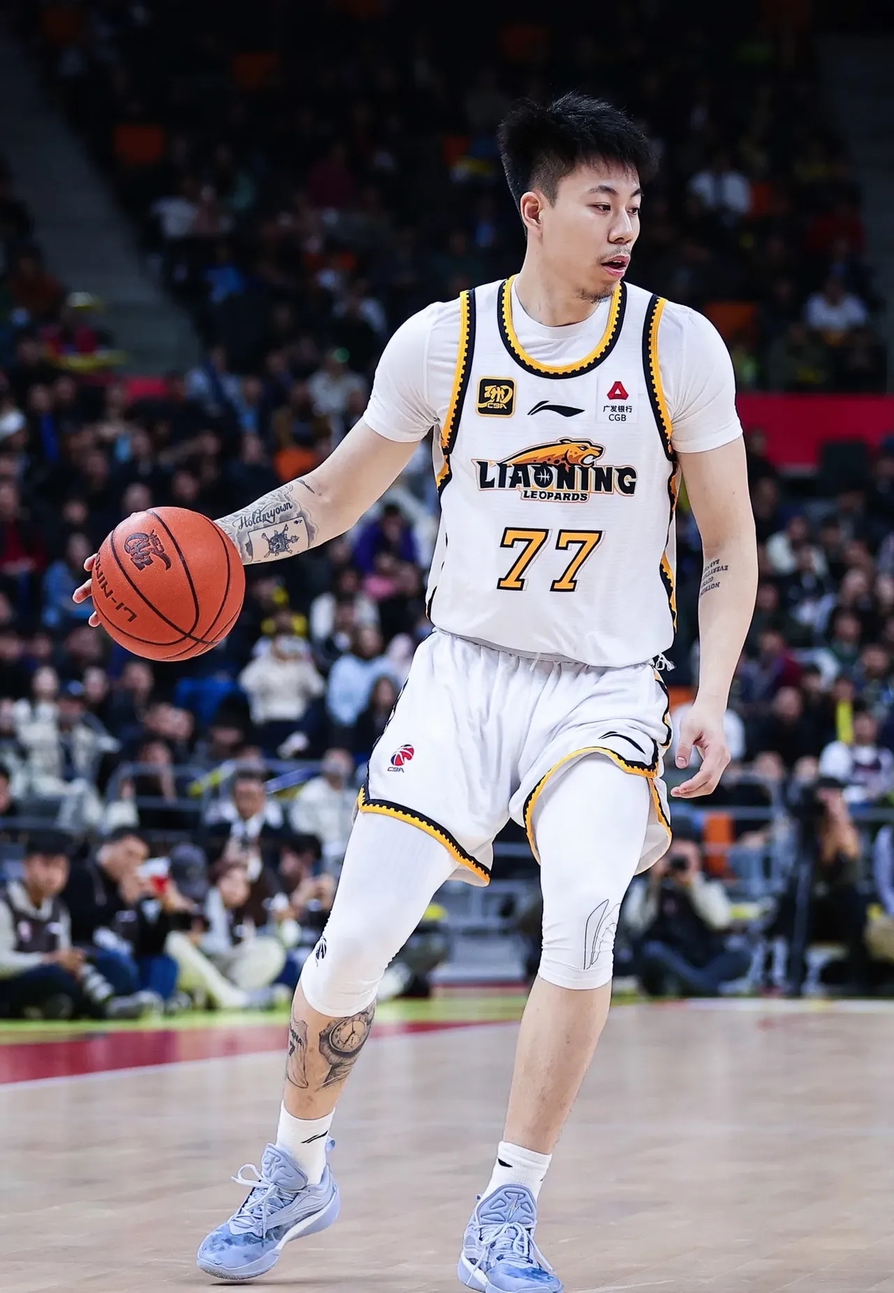 布罗顿主场大胜，跻身积分榜前列的简单介绍