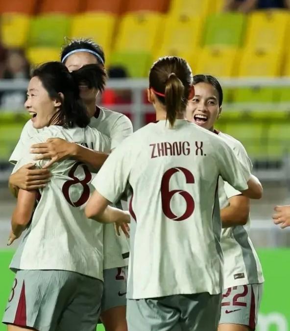 争议判罚女足比赛结果激怒球迷