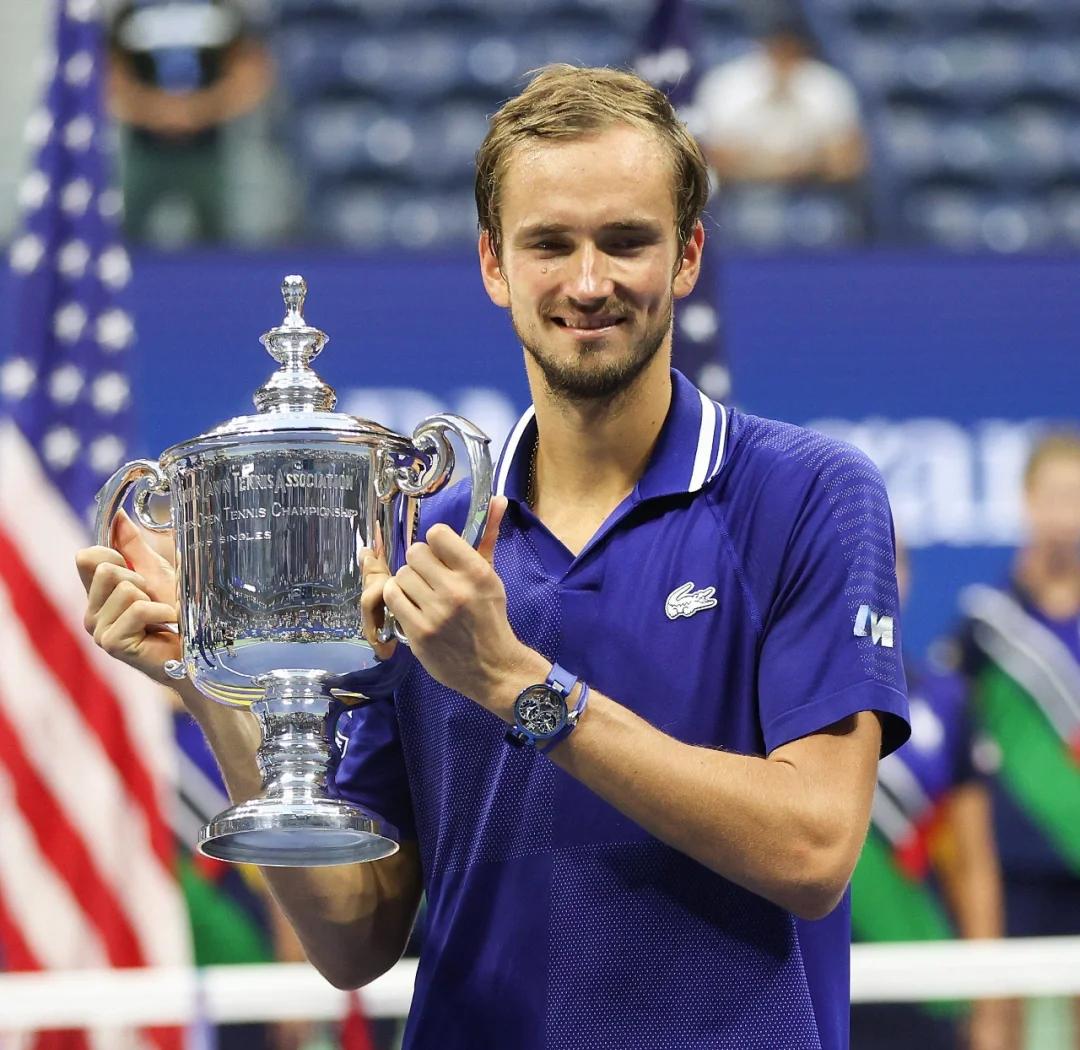 包含日本网球队横扫澳大利亚网球队，费德勒关键制胜的词条