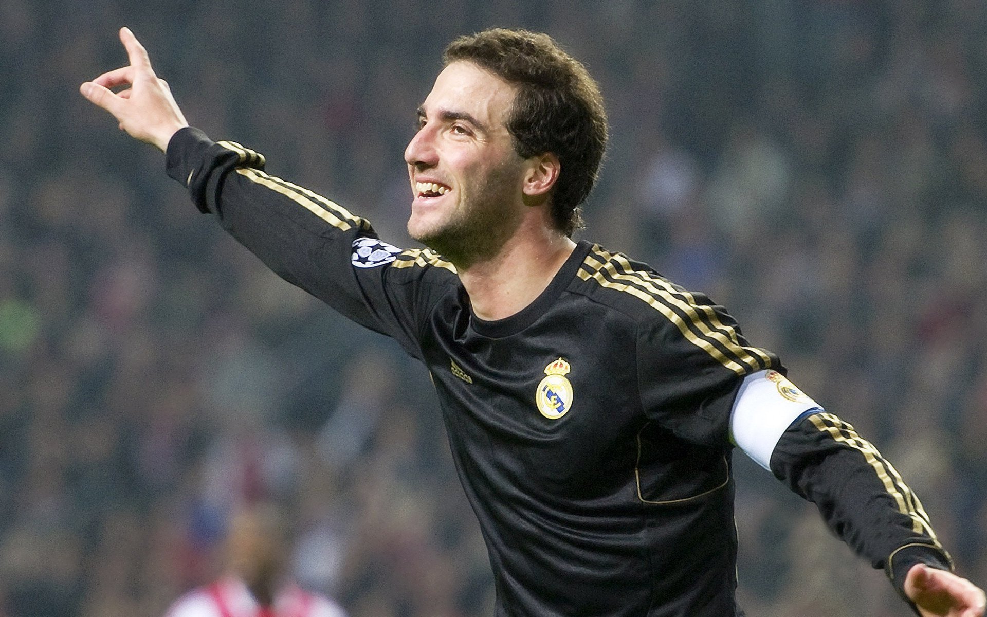 卡塔尔对阵澳大利亚，加克波用实力证明自己，亚洲杯赛场上的新星崛起