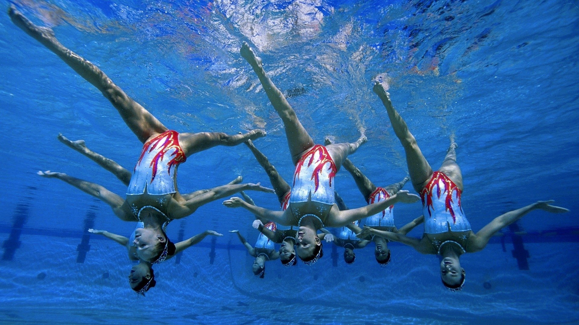 唯此一夜,李梓嘉破界而上,中国队鏖战破敌,两场胜利刻入羽坛独有记忆